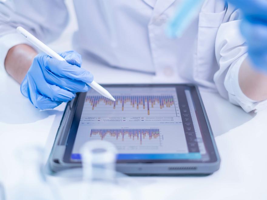 Types and examples of data in healthcare.