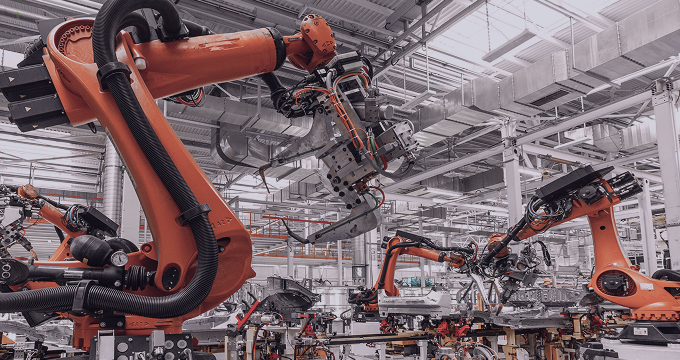 Fabrication intelligente alimentée par l'automatisation et la robotique pour une plus grande efficacité