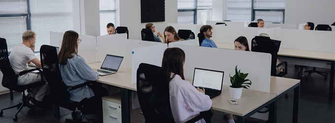 Espacio de trabajo moderno y diáfano